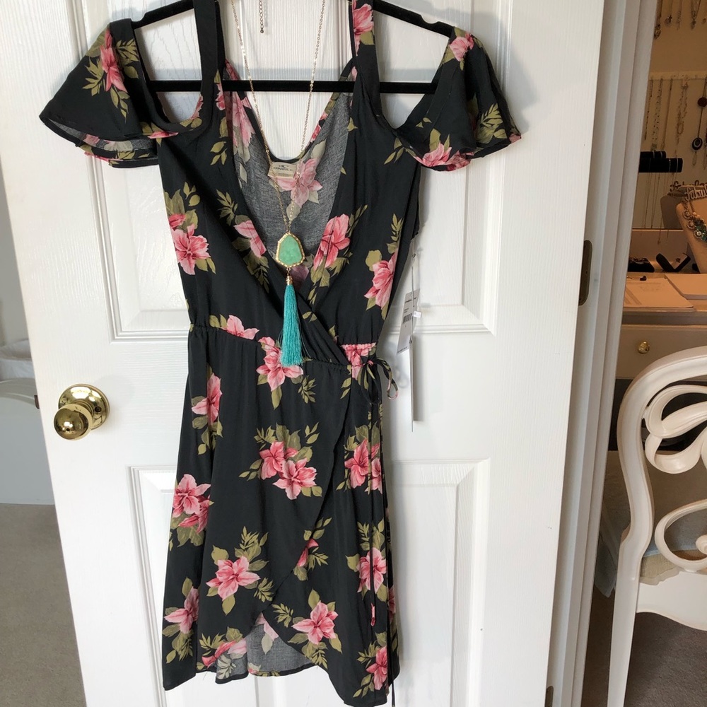 NWTO'Neill Cold Shoulder Wrap Sundress in size Med - Picture 2 of 8